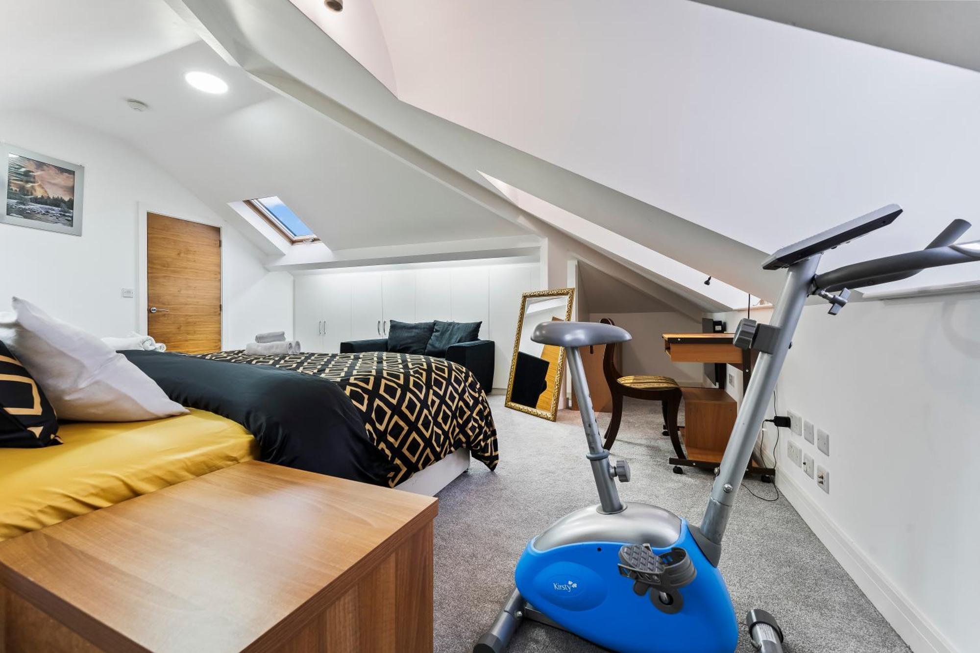 Exquisite 2-Bedroom Penthouse-Sleeps 7-Free Parking With Workstations & High-Speed Wifi Birmingam Exterior foto