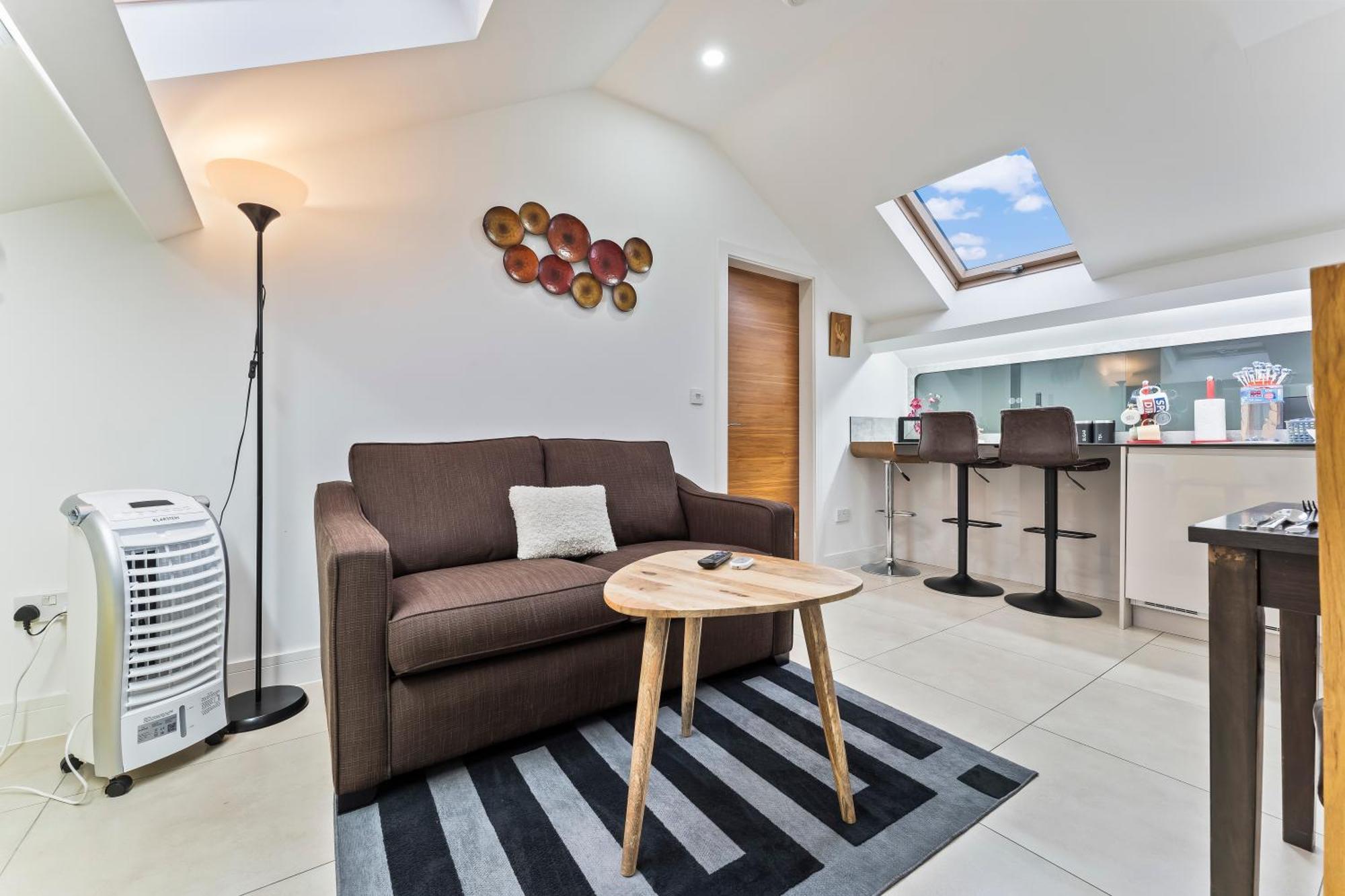Exquisite 2-Bedroom Penthouse-Sleeps 7-Free Parking With Workstations & High-Speed Wifi Birmingam Exterior foto